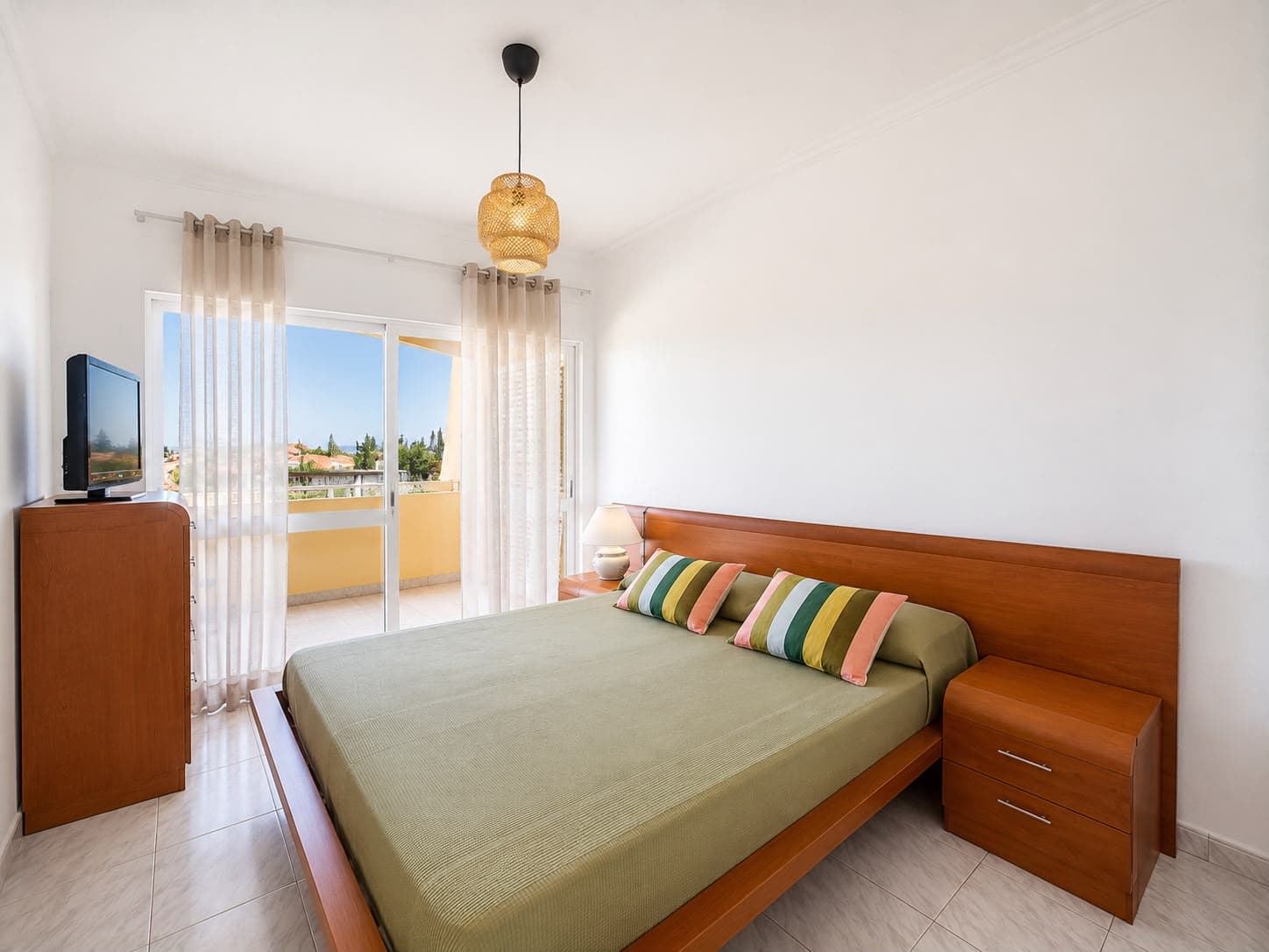 Quarto do Galé 1 com acesso à varanda